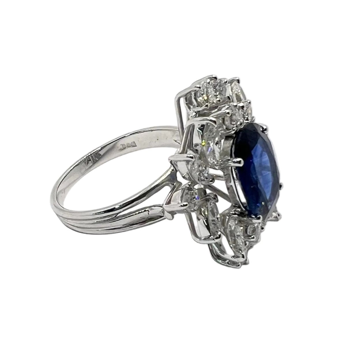 Bague Marguerite en or blanc, saphir et diamants - Castafiore