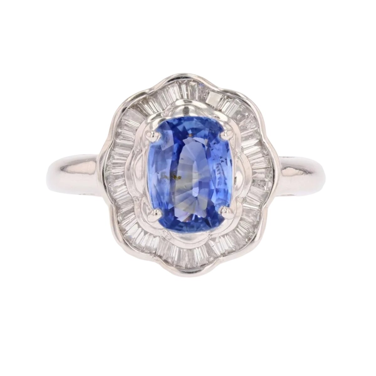 Ring sapphire skirt diamonds white gold