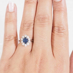 Bague Marguerite en or blanc, saphir et diamants - Castafiore