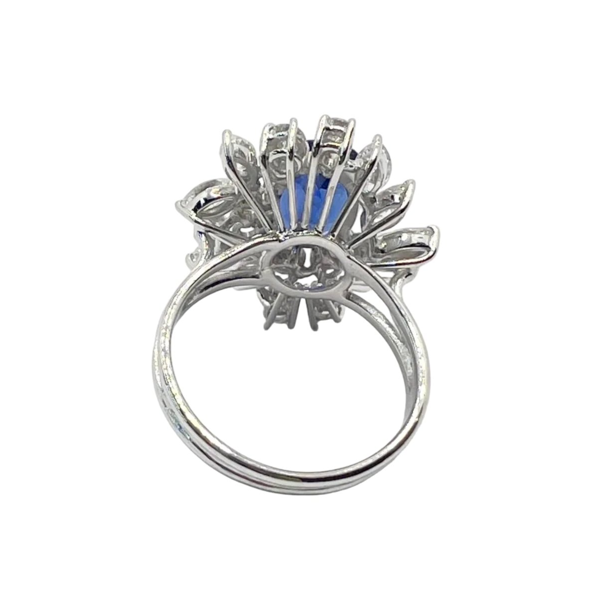 Bague Marguerite en or blanc, saphir et diamants - Castafiore