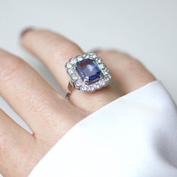 Bague Marguerite en or blanc, saphir, et diamants - Castafiore