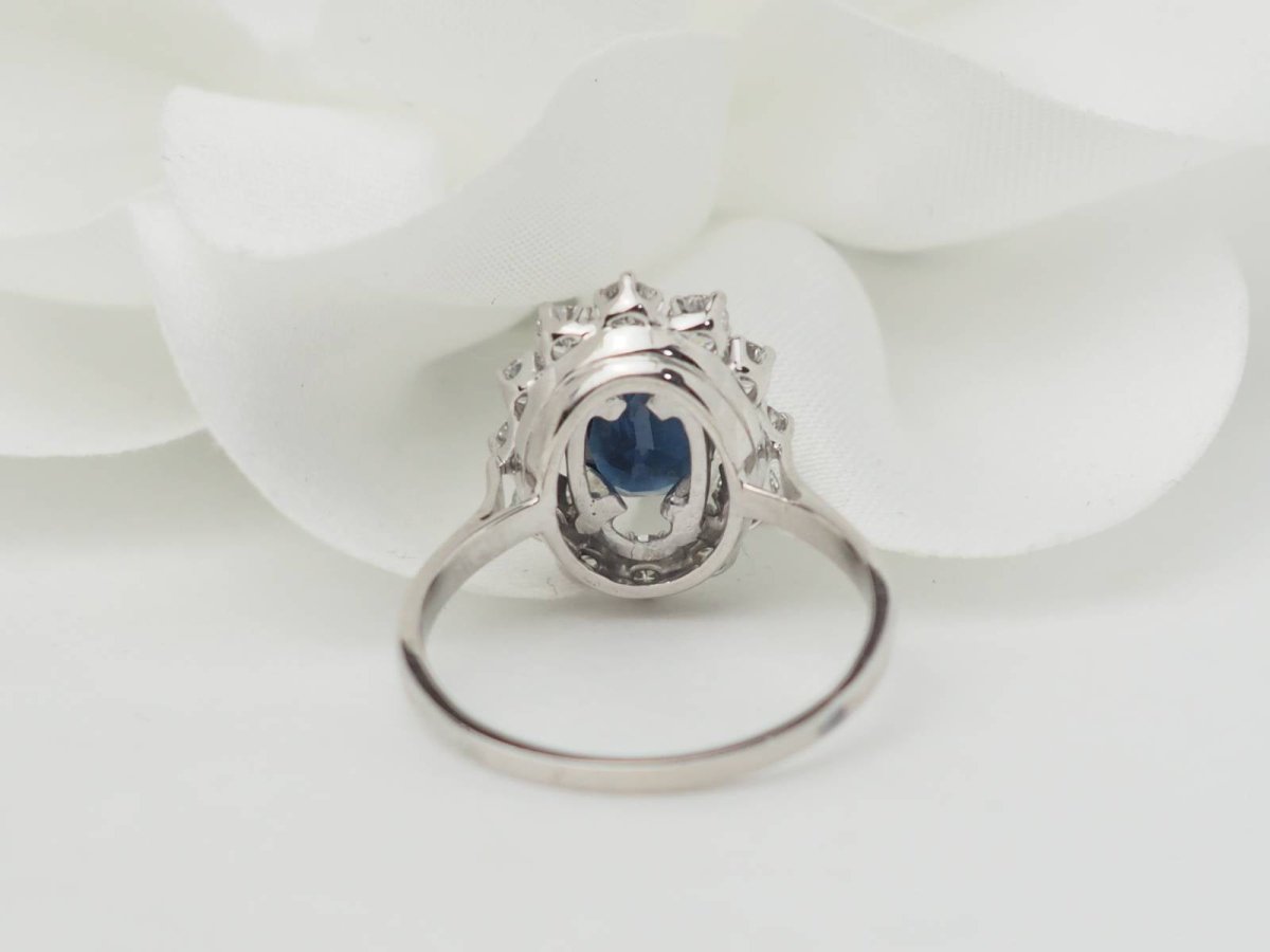 Bague marguerite en or blanc, saphir et diamants - Castafiore