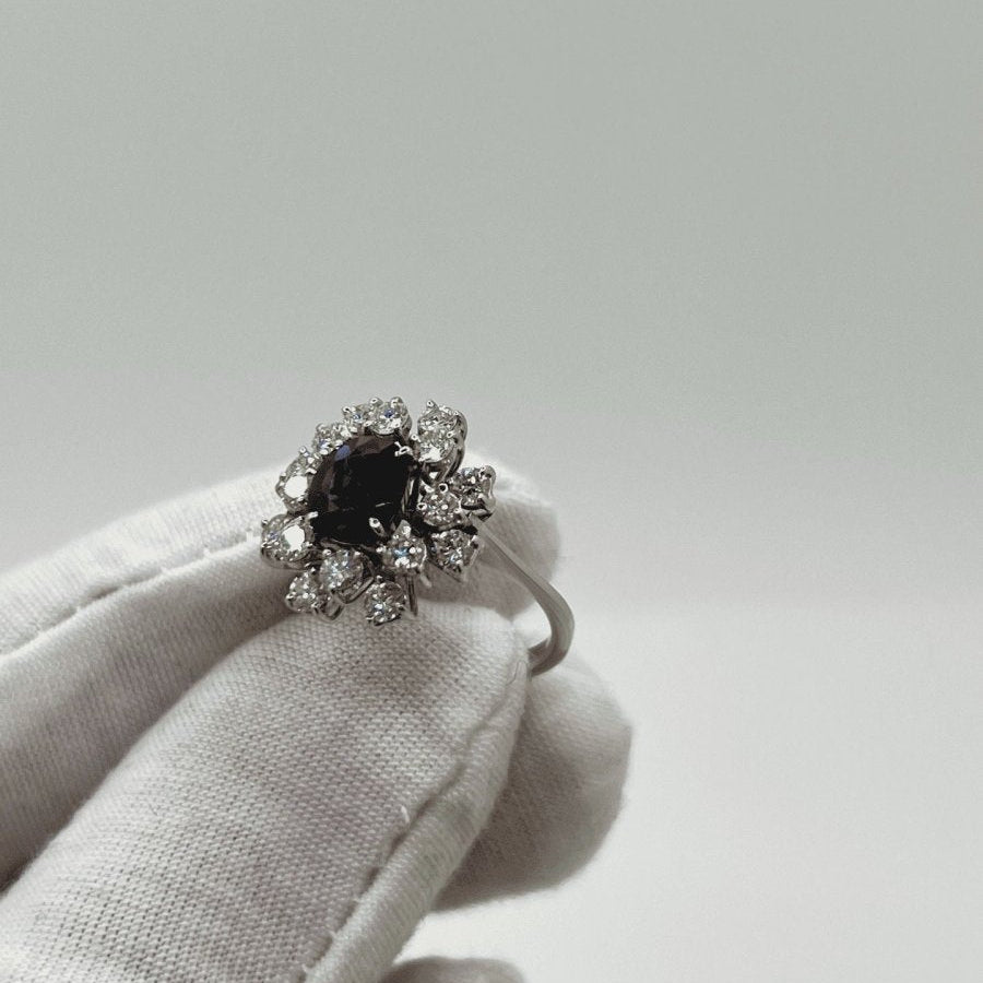 Bague marguerite en or blanc saphir et diamants - Castafiore