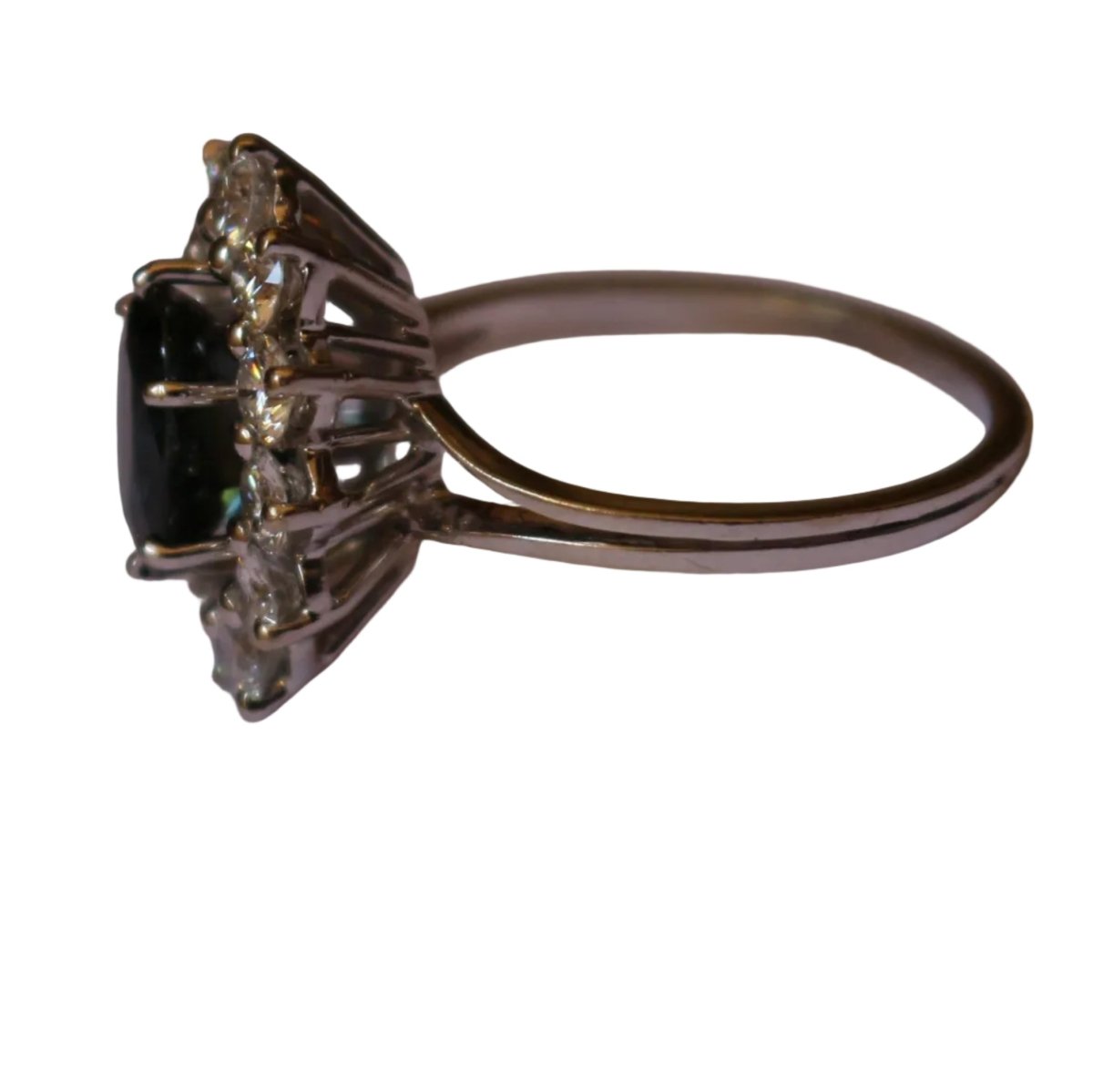 Bague Marguerite en or blanc, saphir, et diamants - Castafiore