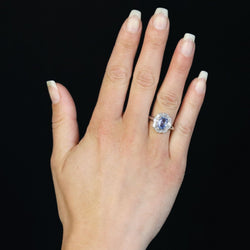 Ring sapphire skirt diamonds white gold