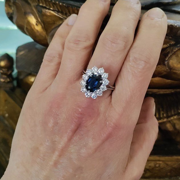 Bague Marguerite en or blanc, saphir, et diamants - Castafiore