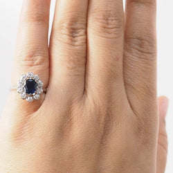 Bague marguerite en or blanc, saphir et diamants - Castafiore