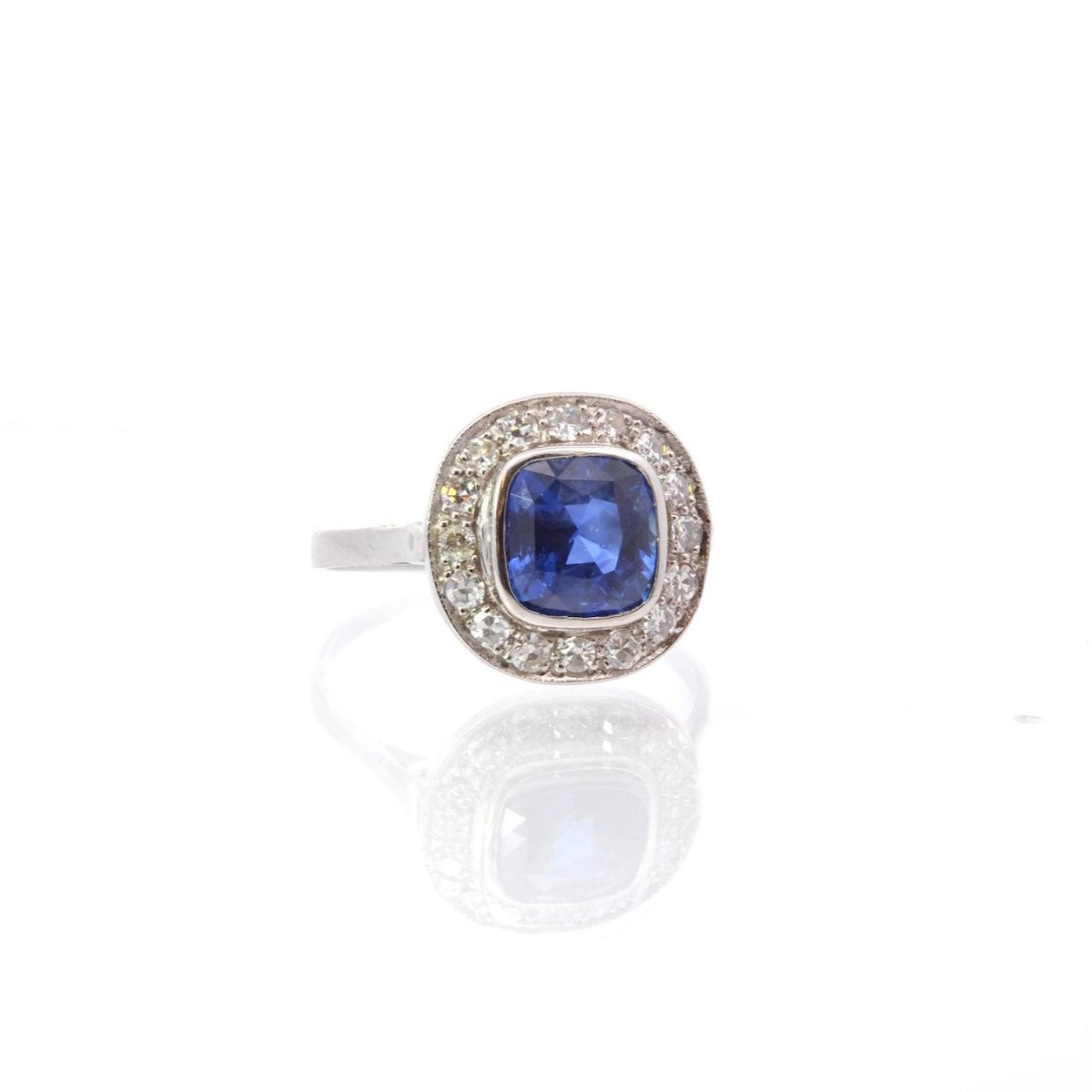 Bague Marguerite en or blanc, saphir et diamants - Castafiore