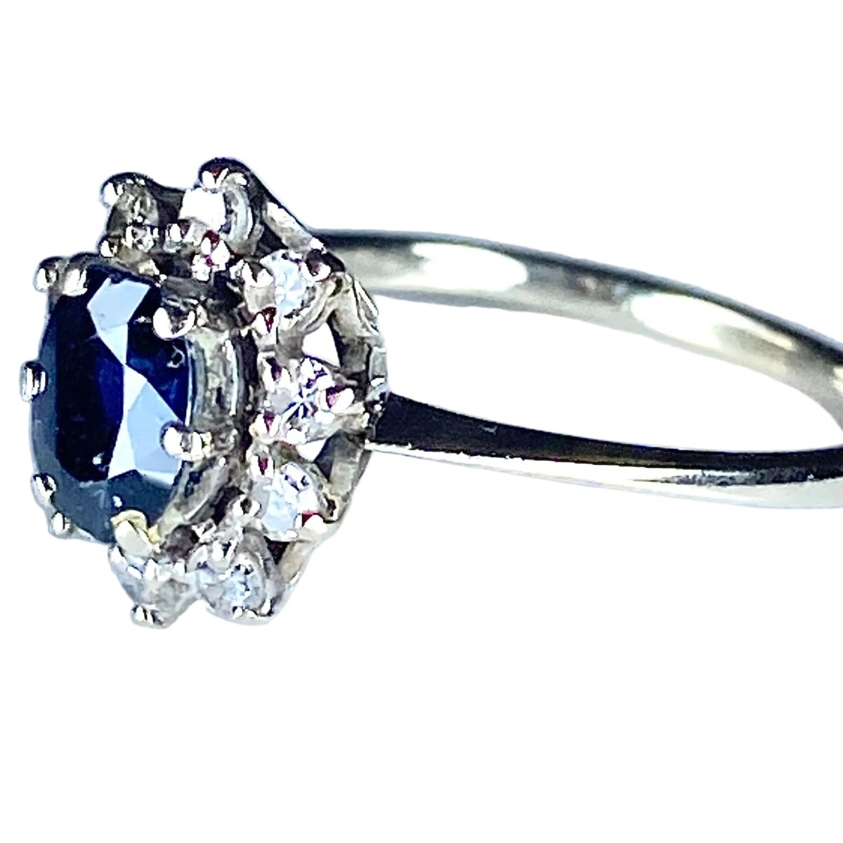 Bague Marguerite en or blanc, saphir et diamants - Castafiore