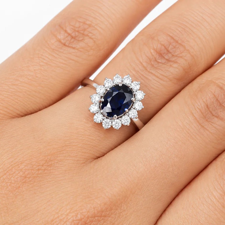 Bague Marguerite en or blanc, saphir et diamants - Castafiore