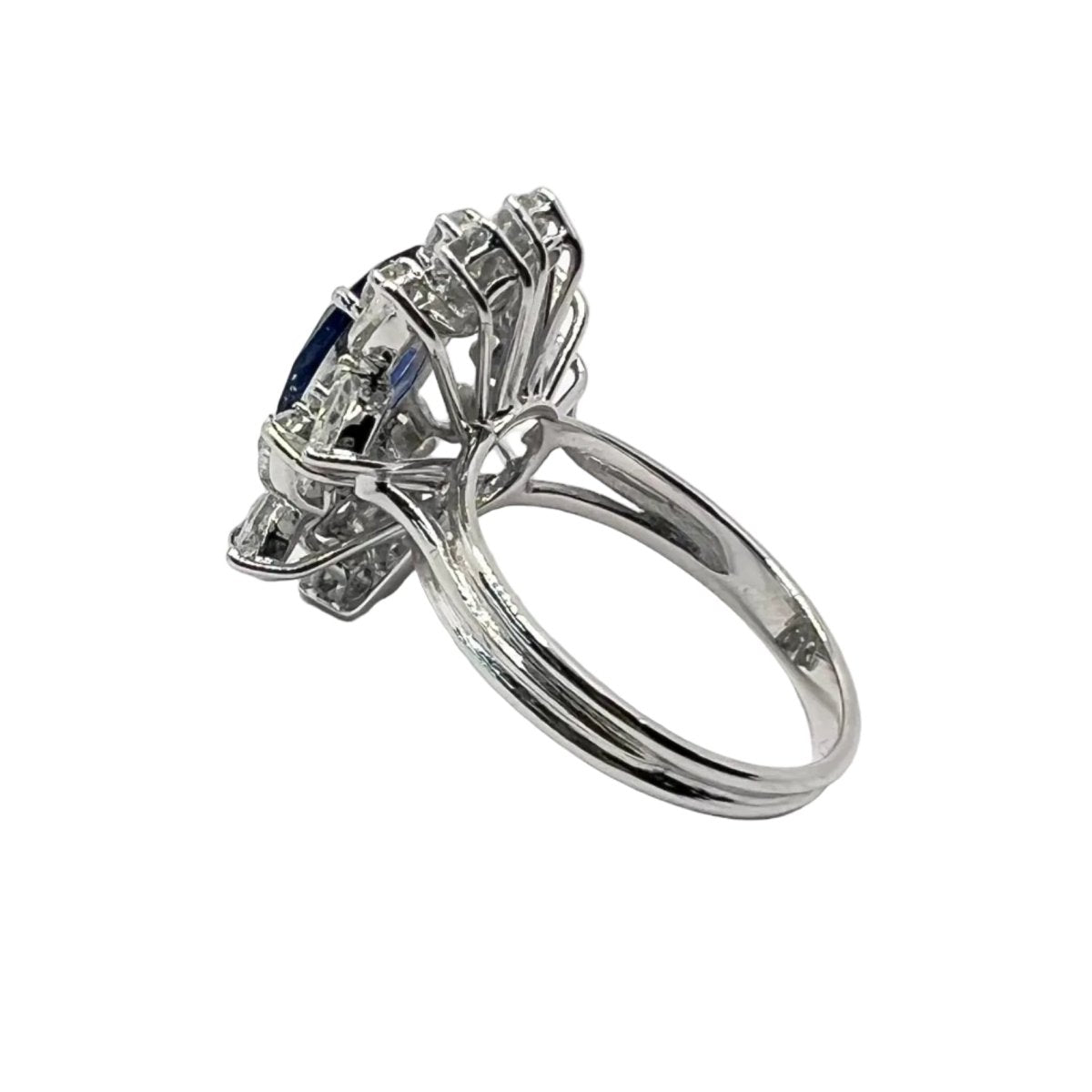 Bague Marguerite en or blanc, saphir et diamants - Castafiore