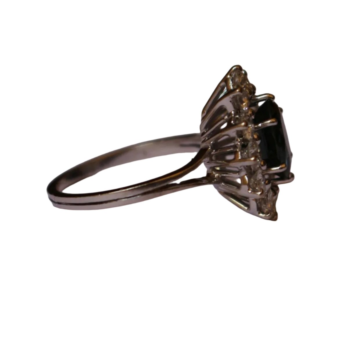Bague Marguerite en or blanc, saphir, et diamants - Castafiore