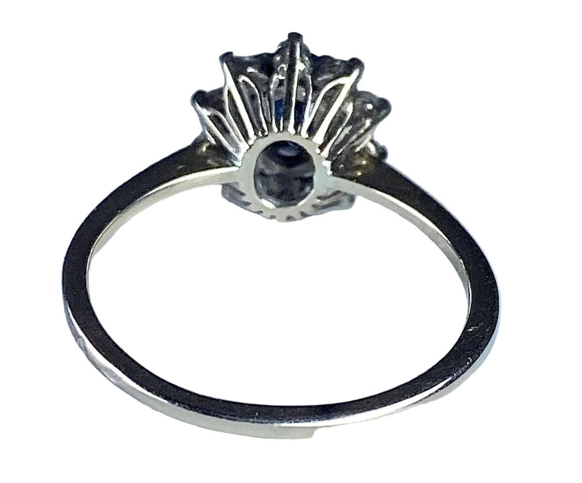 Bague Marguerite en or blanc, saphir et diamants - Castafiore