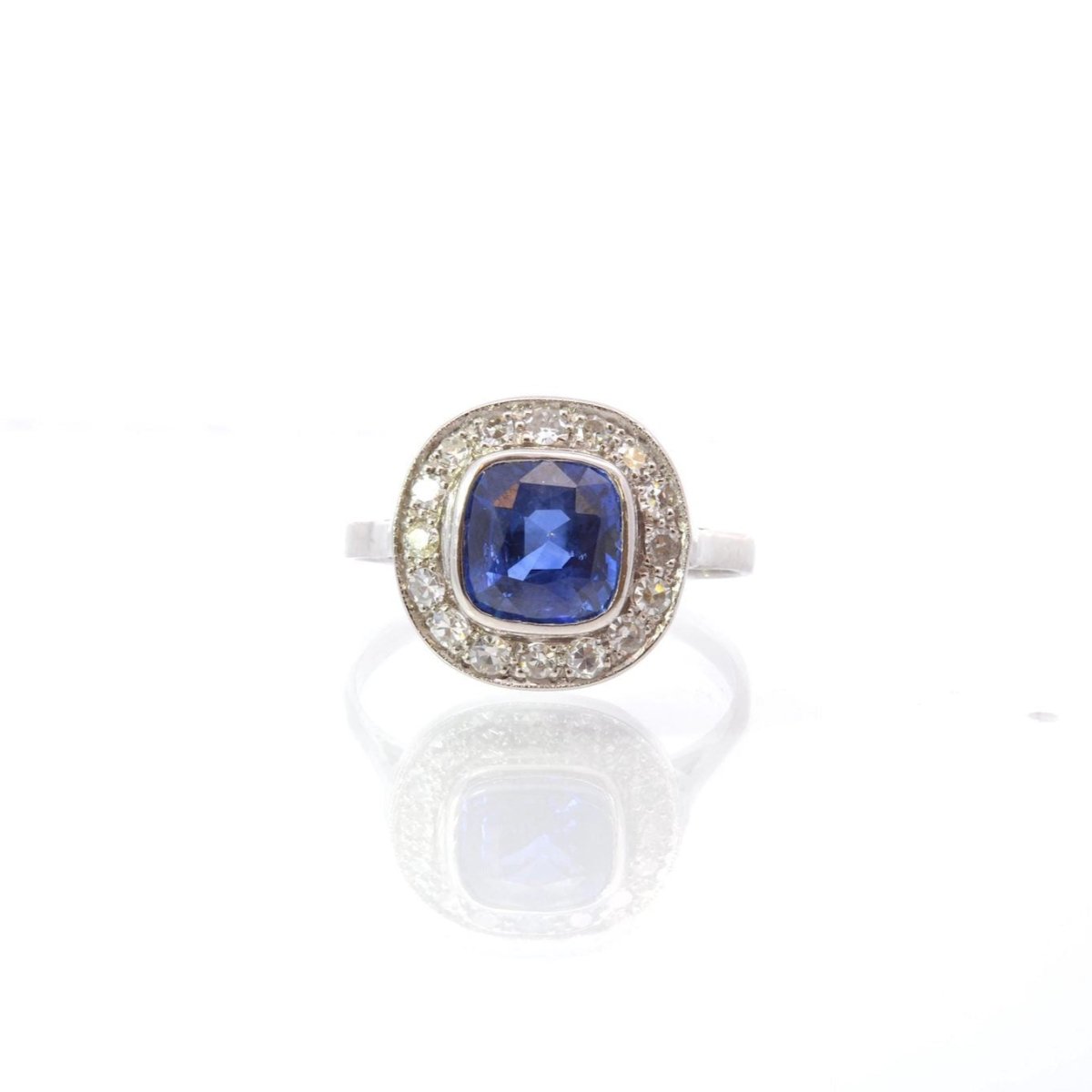 Bague Marguerite en or blanc, saphir et diamants - Castafiore