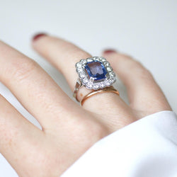 Bague Marguerite en or blanc, saphir, et diamants - Castafiore