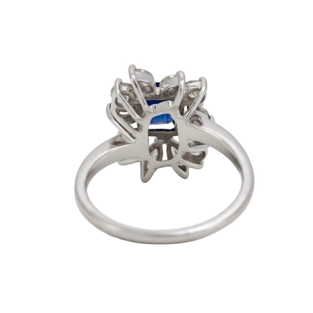 Bague Marguerite en or blanc, saphir et diamants - Castafiore