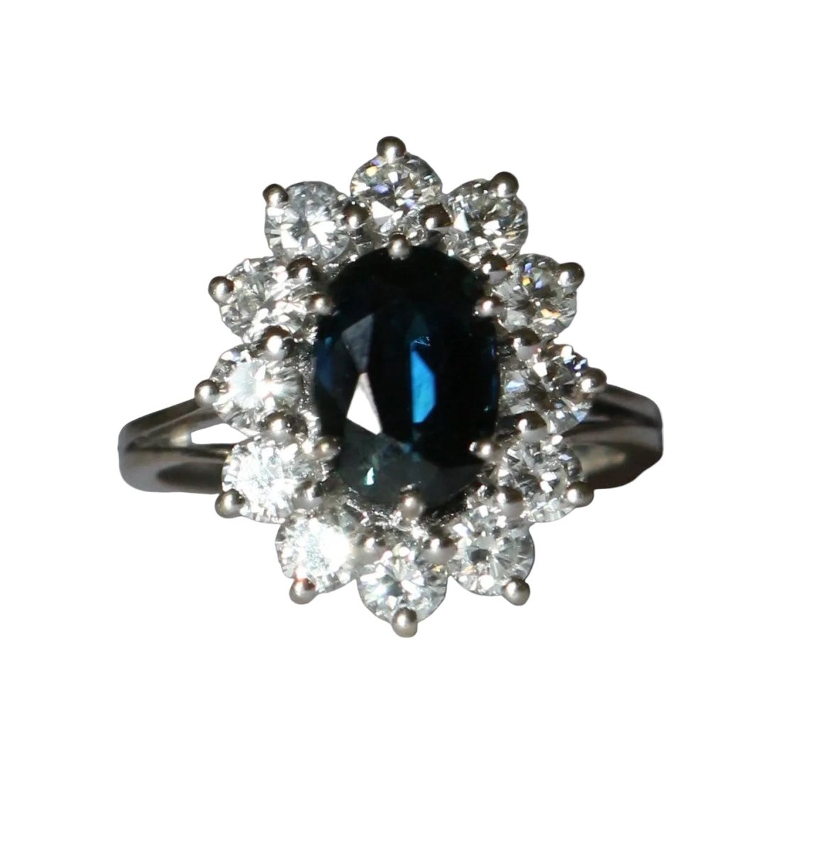 Bague Marguerite en or blanc, saphir, et diamants - Castafiore