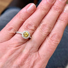 Bague Marguerite en or blanc, saphir jaune et diamant - Castafiore