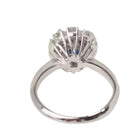 Bague marguerite en or blanc, saphir ovale et diamants - Castafiore