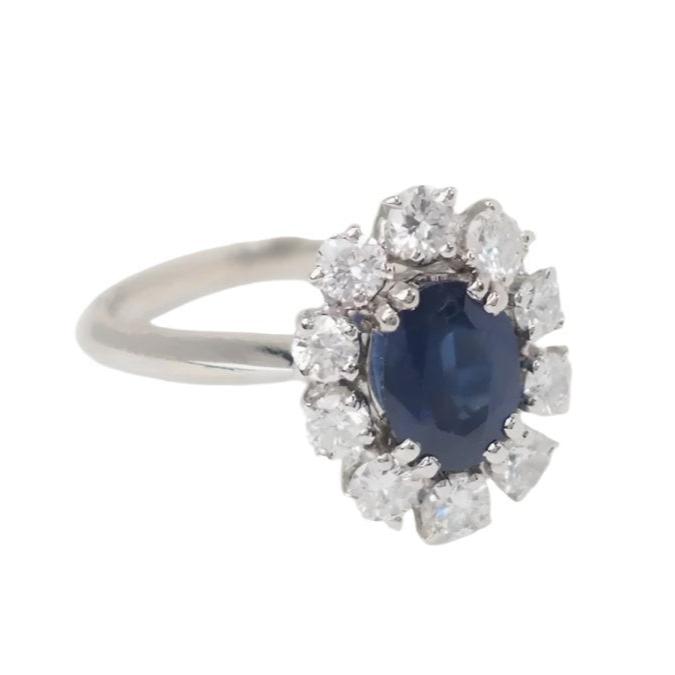 Bague marguerite en or blanc, saphir ovale et diamants - Castafiore