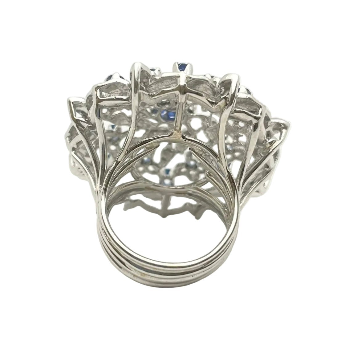 Bague Marguerite en or blanc, saphirs et diamants - Castafiore