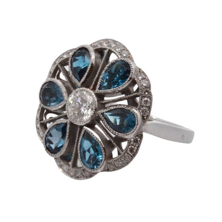 Bague Marguerite en or blanc, topazes et diamants - Castafiore