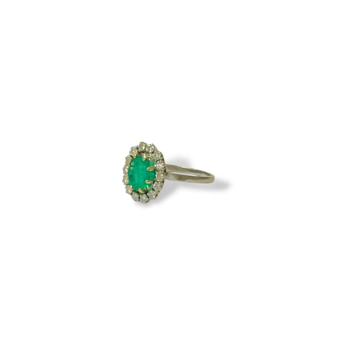 Bague marguerite en or gris et émeraude - Castafiore