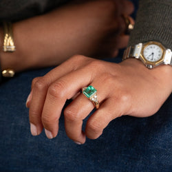 Bague Marguerite en or jaune, émeraude de Colombie et diamants - Castafiore