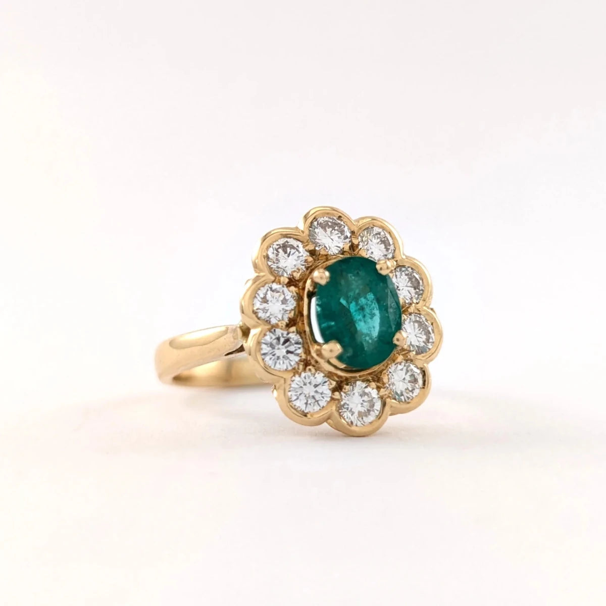 Bague Marguerite en or jaune, émeraude et diamants - Castafiore