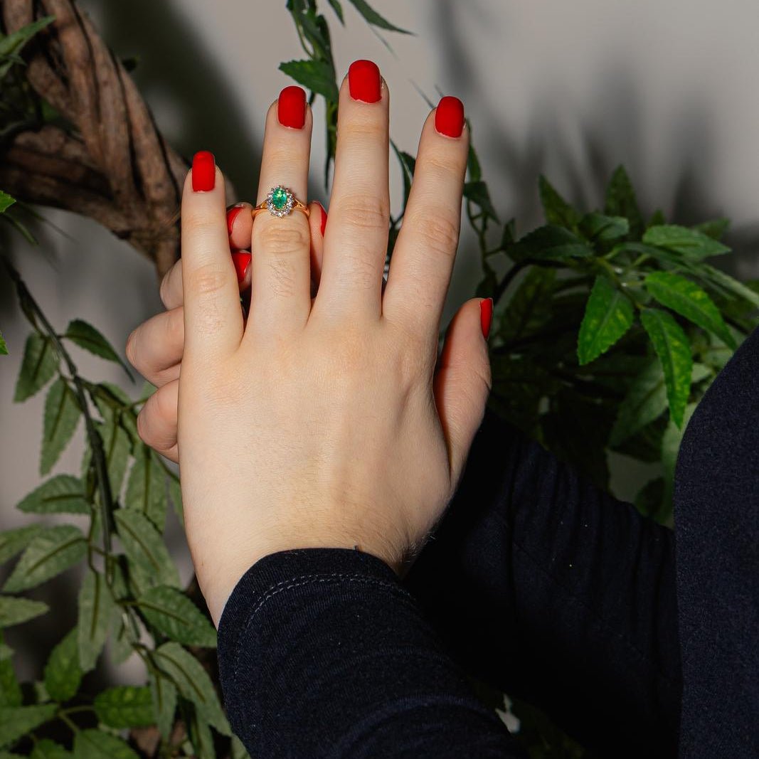 Bague Marguerite en or jaune, émeraude et diamants - Castafiore
