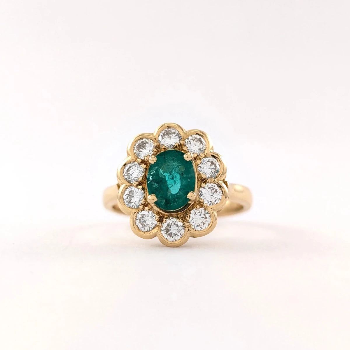 Bague Marguerite en or jaune, émeraude et diamants - Castafiore