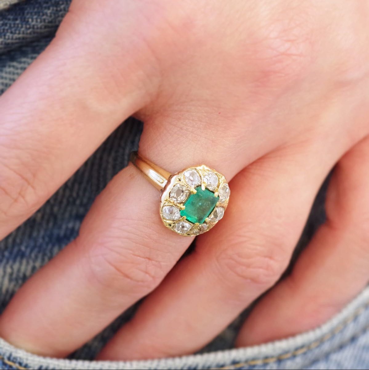 Bague Marguerite en or jaune, émeraude et diamants - Castafiore