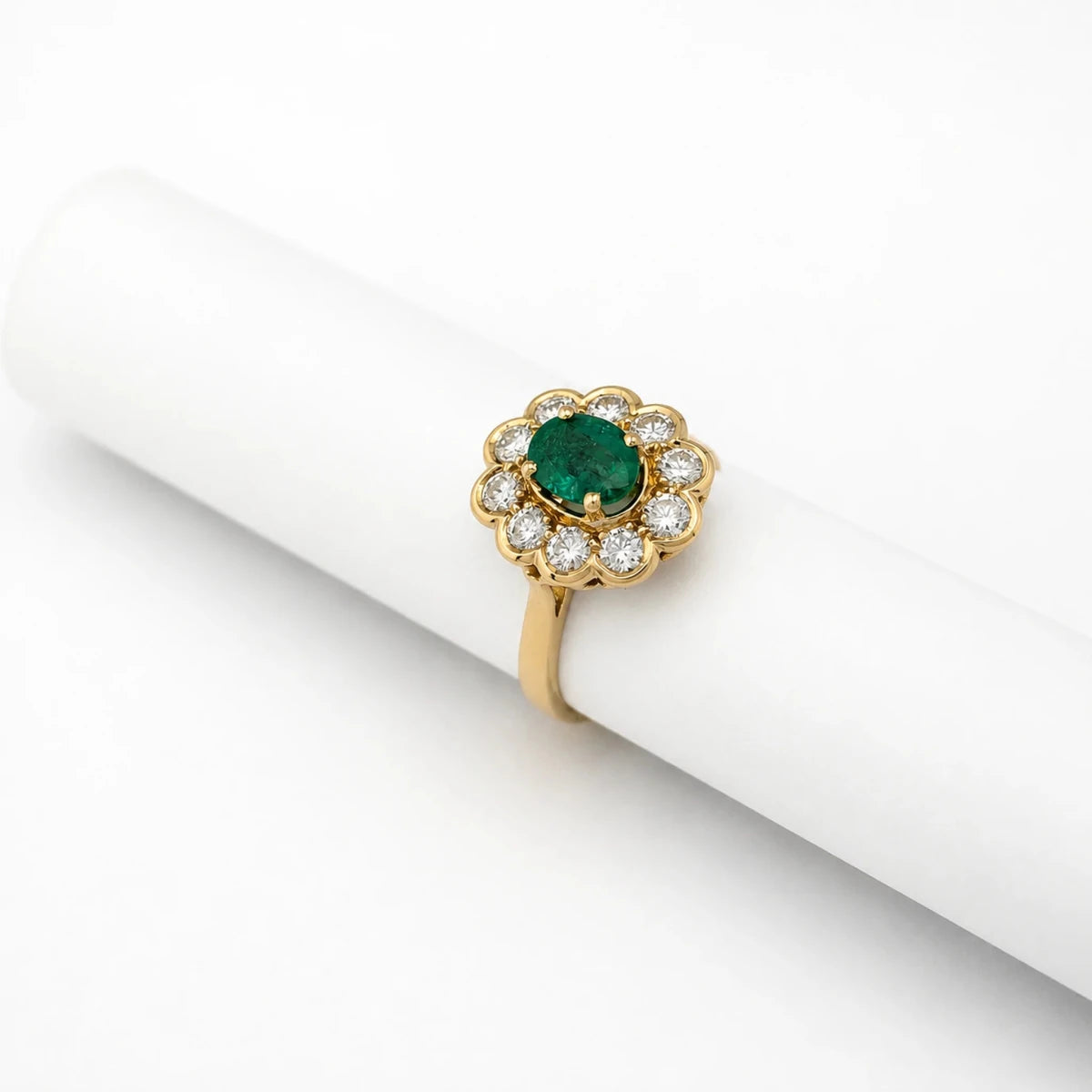 Bague Marguerite en or jaune, émeraude et diamants - Castafiore