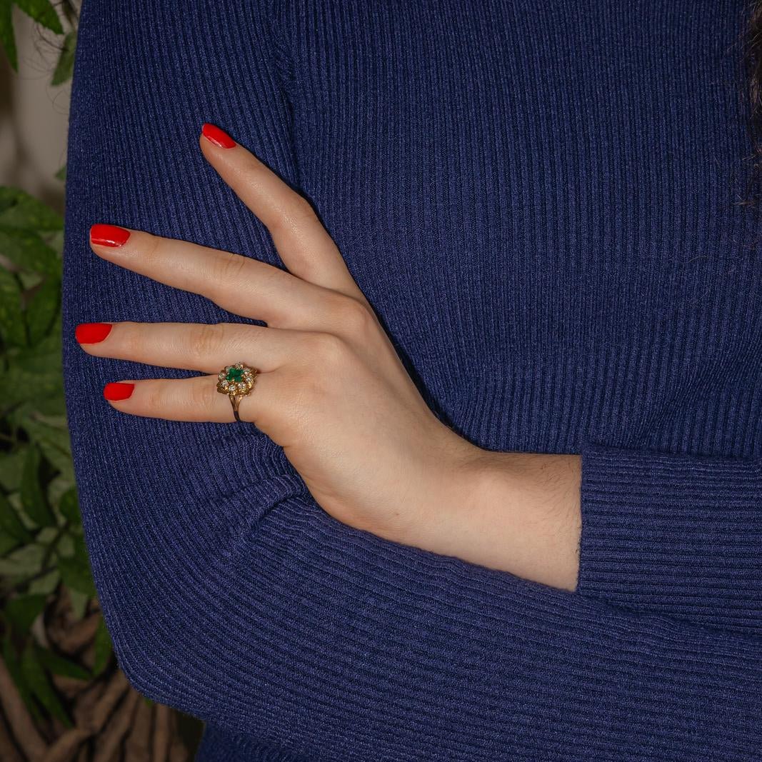 Bague Marguerite en or jaune, émeraude et diamants - Castafiore