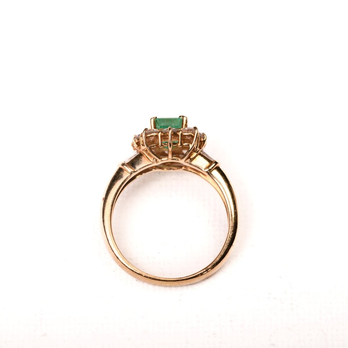 Bague Marguerite en or jaune, émeraude et diamants - Castafiore