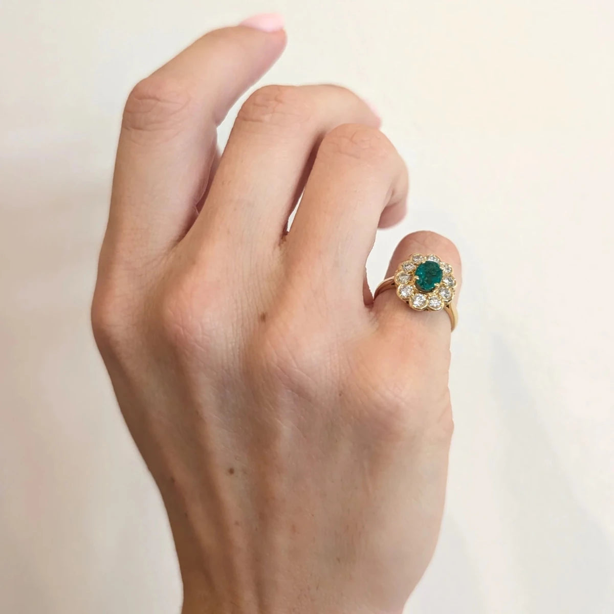 Bague Marguerite en or jaune, émeraude et diamants - Castafiore
