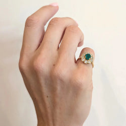 Bague Marguerite en or jaune, émeraude et diamants - Castafiore