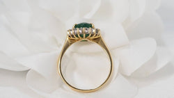 Bague marguerite en or jaune, émeraude ovale et diamants - Castafiore