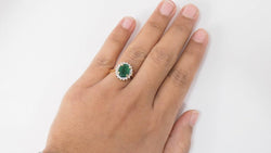 Bague marguerite en or jaune, émeraude ovale et diamants - Castafiore