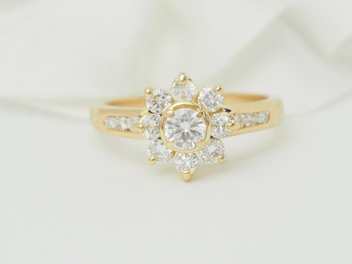 Bague marguerite en or jaune et diamants - Castafiore