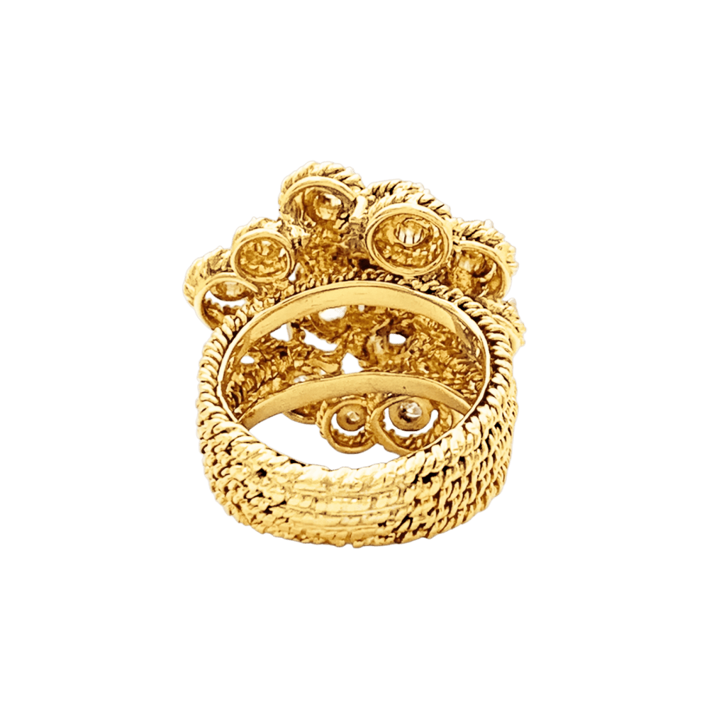 Ring vintage flower, son ofyellow gold and diamonds.