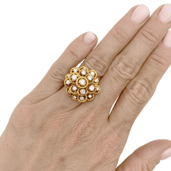 Ring vintage flower, son ofyellow gold and diamonds.
