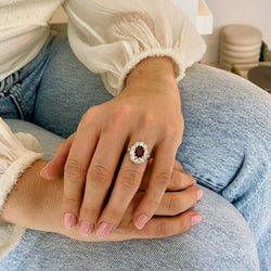 Bague Marguerite en or jaune, or blanc, rubis et diamants - Castafiore
