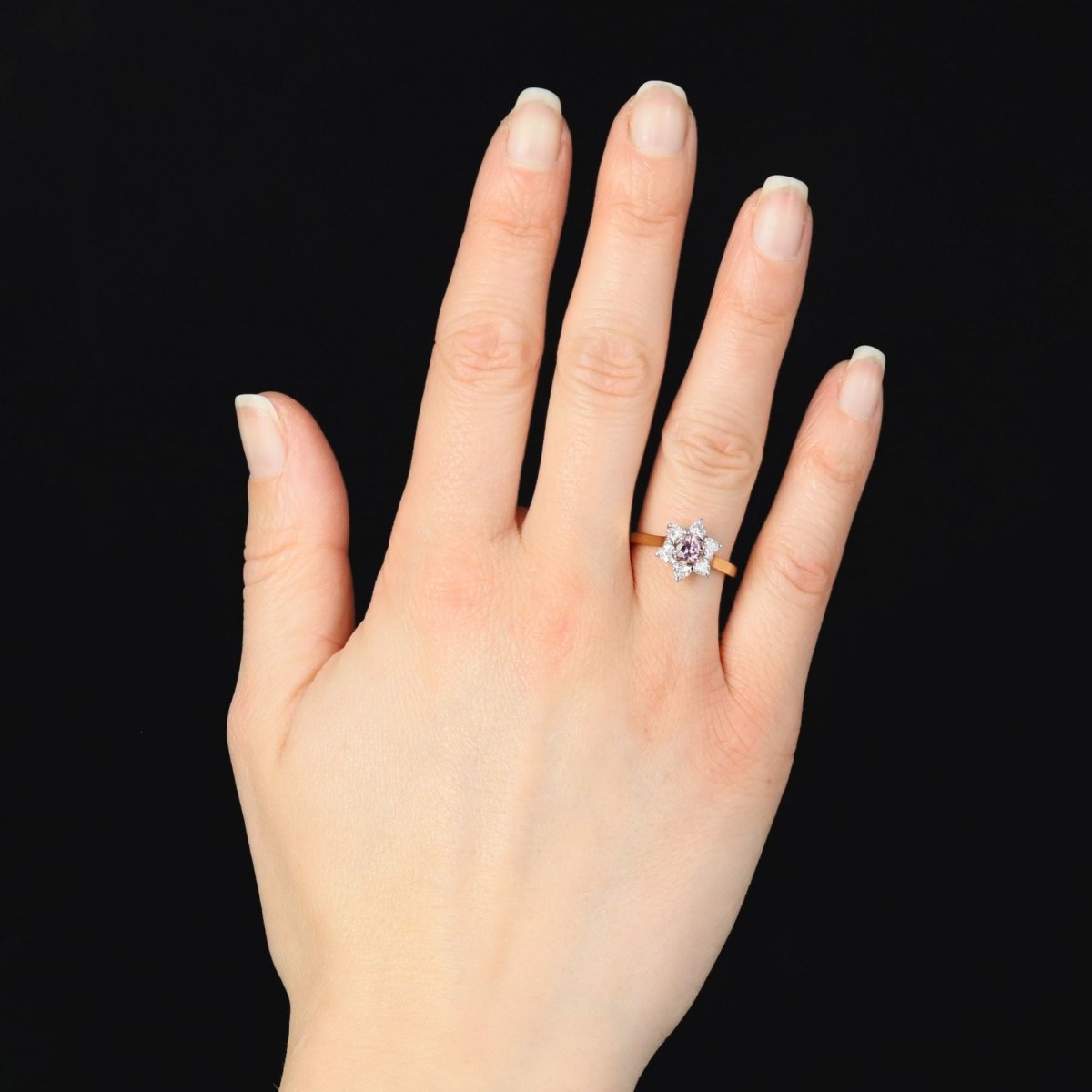 Ring flower diamonds heart-cut and pink sapphire