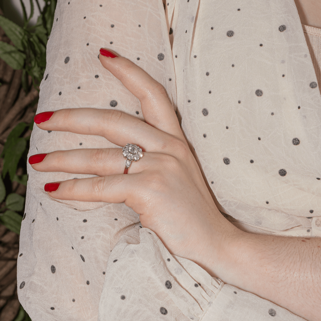 Bague Marguerite en or jaune, platine et diamants - Castafiore