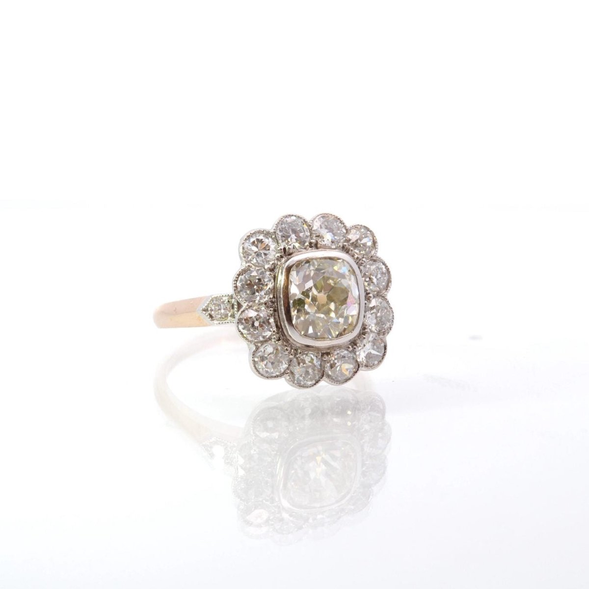 Bague Marguerite en or jaune, platine et diamants - Castafiore