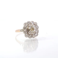 Bague Marguerite en or jaune, platine et diamants - Castafiore
