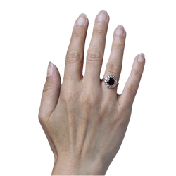 Bague Marguerite en or jaune, platine, grenat et diamants - Castafiore