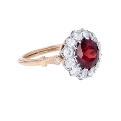 Bague Marguerite en or jaune, platine, grenat et diamants - Castafiore