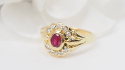 Bague marguerite en or jaune, rubis et diamants - Castafiore